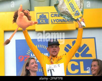 Tour de France 1997. Essai individuel cérémonie de remise des prix Disneyland Paris Jan Ullrich [traduction automatique] Banque D'Images