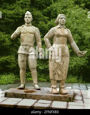 GDR / Forêt thuringeoise / Rennsteig / 1991 le monument des travailleurs forestiers en mémoire des soldats soviétiques qui ont aidé les forestiers après la guerre. Au Rennsteig près de Zella-Mehlis. // Armée rouge / Soviet / Histoire / Etats fédéraux [traduction automatique] Banque D'Images