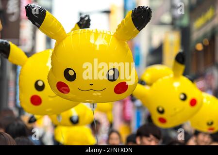 SÉOUL - SEPT 24: Un grand ballon - Pikachu figure de Pokemon anime à Séoul le 24 septembre. 2016 en Corée du Sud Banque D'Images