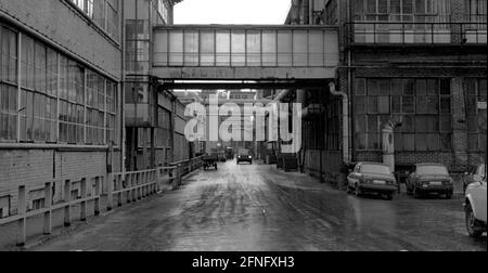 GDR / Industrie / Thuringe / 1991 Automobilwerke Eisenach. Dans cette usine, le WARTBURG a été produit. Dans les locaux de l'usine, les voitures sont livrées lorsqu'elles sont en sortie de la chaîne de production. Il n'y a pas d'itinéraire spécial // véhicule / Economie / voiture / Etats fédéraux [traduction automatique] Banque D'Images