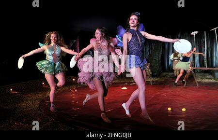 La première répétition complète de la robe au Cirque Giffords, basé près de Stroud, Gloucesterhsire du nouveau spectacle The Hooley avant les spectacles en direct d'allo Banque D'Images