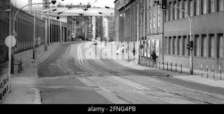 Saxe-Anhalt / Etat de GDR / 1991 Magdeburg, quartier Buckau. De nombreuses entreprises sont fermées dans la zone industrielle // GDR / Economie / Etats fédéraux [traduction automatique] Banque D'Images