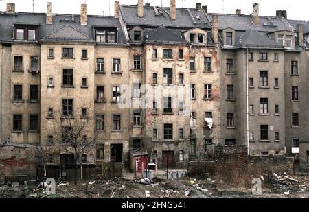 Etats fédéraux / Saxe / début 1990 Leipzig-Volkmarsdorf: Quartier des travailleurs. Les responsables de la RDA voulaient la déchirer. Photo: Arrière d'un bloc à l'Edlichstrasse. // Vieille ville / Décarie / Staedtebau / logement / GDR-Land [traduction automatique] Banque D'Images