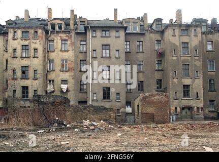 Etats fédéraux / Saxe / début 1990 Leipzig-Volkmarsdorf: Quartier des travailleurs. Les responsables de la RDA voulaient la déchirer. Photo: Arrière d'un bloc à l'Edlichstrasse. // Vieille ville / pourriture / urbanisme / logement / GDR-terre [traduction automatique] Banque D'Images