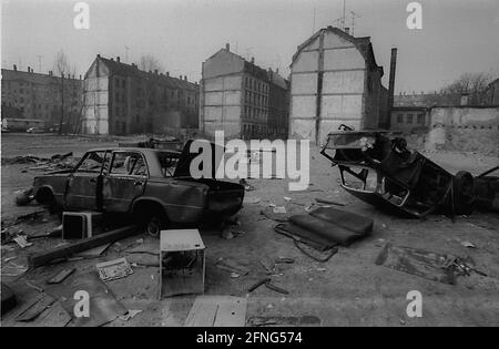 Etats fédéraux / Saxe / début 1990 Leipzig-Volkmarsdorf: Quartier des travailleurs. Les responsables de la RDA voulaient la déchirer et construire de nouveaux bâtiments à la place. Photo: Face arrière d'un bloc sur Edlichstrasse // Vieille ville / Décarie / Staedtebau / logement / GDR campagne [traduction automatique] Banque D'Images