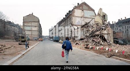 Etats fédéraux / Saxe / début 1990 Leipzig-Volkmarsdorf: Quartier des travailleurs. Les responsables de la RDA voulaient la déchirer. Photo: Arrière d'un bloc à l'Edlichstrasse. // Vieille ville / pourriture / urbanisme / logement / GDR-terre [traduction automatique] Banque D'Images