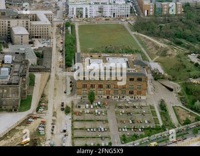 Berlin-Auswahl / Zentrum / 5/1991 Gropius-Bau sur la droite, au-dessus de la région de Gestapo. Au-dessous de Stresemannstrasse. À gauche, le <Parlement prussien>, aujourd'hui la Chambre des représentants de Berlin. Au-dessus de l'ancien Reichs-Luftfahrt-Ministerium, en 1991, le Treuhand était là, aujourd'hui le Bundes-Finanz-Ministerium. [traduction automatique] Banque D'Images