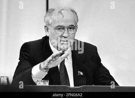 Allemagne, Dortmund, 13.06.1989. Archive No.: 05-65-08 visite du chef d'Etat et de parti soviétique Gorbatchev photo: Mikhaïl Sergueïevitch Gorbatchev à la société Hoesch [traduction automatique] Banque D'Images