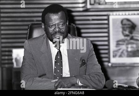 Afrique du Sud, le Cap, septembre 1994. Archive no: 04-70-10 Mangoguthu Gatsha Buthelezi est un homme politique sud-africain. Il est le chef du Zulu Inkatha Freedom Party (IFP), qu'il a fondé en 1975, et a été ministre sud-africain de l'intérieur de 1994 à 2004. [traduction automatique] Banque D'Images