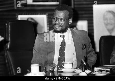 Afrique du Sud, le Cap, septembre 1994. Archive no: 04-70-24 Mangoguthu Gatsha Buthelezi est un homme politique sud-africain. Il est le chef du Zulu Inkatha Freedom Party (IFP), qu'il a fondé en 1975, et a été ministre sud-africain de l'intérieur de 1994 à 2004. [traduction automatique] Banque D'Images