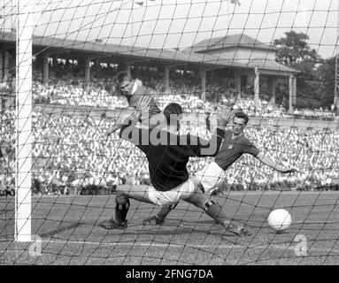 Correspondance finale 1. FC Köln-Hamburger SV 2:3/25.06.1960. Scène d'objectif devant l'objectif HSV. [traduction automatique] Banque D'Images