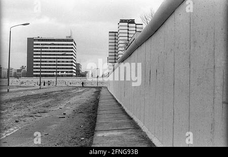 GDR, Berlin, 26.02.1990, Wall Stresemannstraße / Niederkirchnerstraße, [traduction automatique] Banque D'Images