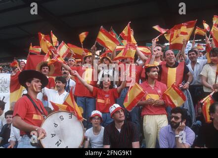 Championnat européen de football 1988 en Allemagne: Italie - Espagne 1:0/14.06.1988 à Francfort. Fans espagnols. [traduction automatique] Banque D'Images