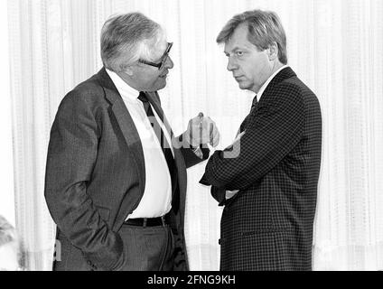 Bernhard VOGEL , Premier ministre de Rhénanie-Palatinat , et Eberhard DIEPEGEN , Maire de Berlin , ( tous deux CDU ) en octobre 1988 [traduction automatique] Banque D'Images