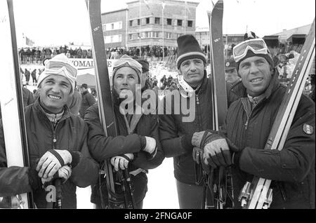 Courses de ski pré-olympiques à Chamrousse 17.02.1967. Les principaux coureurs de ski de la saison 1967/68 de la coupe du monde en une seule photo. De gauche à droite : Guy Perillat, Georges Mauduit, Jean-Claude Killy et Leo Lacroix (toute la France). [traduction automatique] Banque D'Images