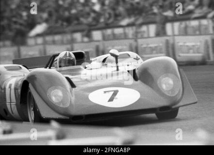 Course de 1000 km au Nürburgring 01.06.1969. Ferrari 312P de Pedro Rodriguez et Chris Amon en action [traduction automatique] Banque D'Images