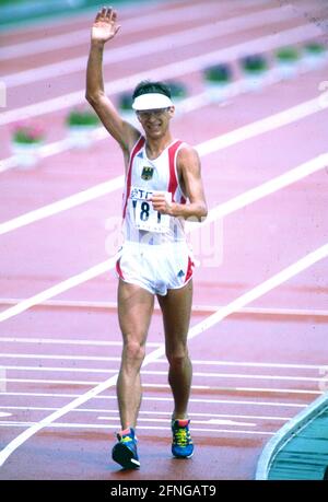 L'ancien marcheur Hartwig GAUDER est décédé à l'âge de 65 ans. Archive photo: Athlétisme: Hartwig Gauder , Allemagne, champion olympique de marcheur 1980, ici aux Championnats du monde d'athlétisme 1991 à Tokyo, où il a terminé troisième (3e) le 31/08/1991. [traduction automatique] Banque D'Images