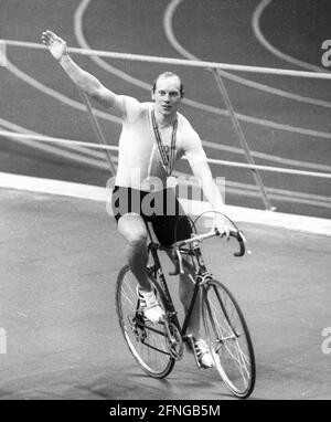 Jeux Olympiques 1980 Moscou / Vélo sur piste / Jeux de Lothar (GDR) vainqueur dans le temps de procès de 1000m sur le Lap of Honor 21.07.1980. [traduction automatique] Banque D'Images