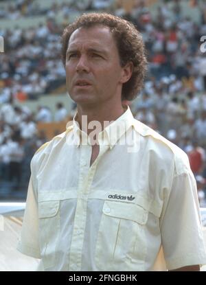 Coupe du monde 1986 entraîneur national Franz Beckenbauer (Allemagne) 17.06.1986 au match Allemagne - Maroc à Monterrey Copyright seulement pour l'usage journalistique! Réservé à un usage éditorial ! Copyright pour usage journalistique uniquement ! Réservé à un usage éditorial ! [traduction automatique] Banque D'Images