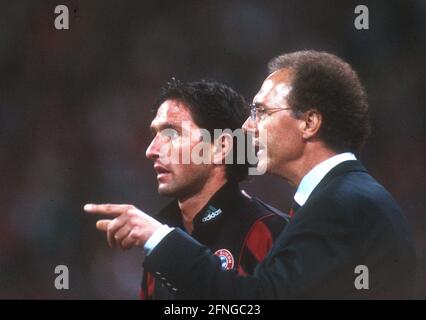 L'entraîneur Franz Beckenbauer (FC Bayern München) avec Bruno Labbadia Rec. 03.08.1994 [traduction automatique] Banque D'Images