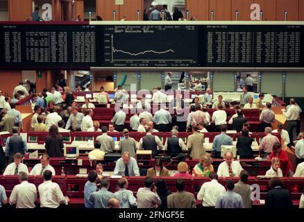 DEU , ALLEMAGNE : The Trading Hall of the Frankfurt stock Exchange , 20.03.1997 [traduction automatique] Banque D'Images