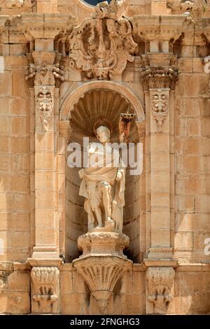 Église de San Juan Bautista dans la municipalité d'Alcala de Chivert, construite au XVIIIe siècle, dans un style baroque, Castellon, Espagne, Europe Banque D'Images