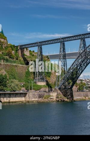 Ponts sur le fleuve Douro à Porto, Portugal Banque D'Images