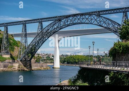 Ponts sur le fleuve Douro à Porto, Portugal Banque D'Images