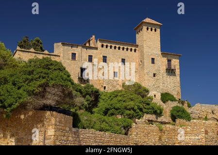 Château de Tamarit et plage de Cala Jovera (Tarragone, Costa Daurada, Catalogne, Espagne) ESP: Castillo de Tamarit y la cala Jovera (Tarragone, Costa Daurada) Banque D'Images