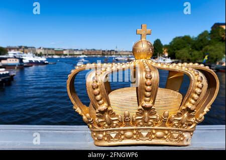 Skeppsholmsbron - Pont de Skeppsholm avec sa célèbre couronne d'or. Stockholm Suède Banque D'Images