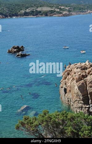 Plan vertical de la plage de Cala li Cossi en Italie Banque D'Images