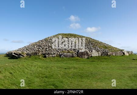 Loughcrews Ancient passage Tombs, Co Meath, Irlande, le cairn est connu localement sous le nom de la grotte des sorcières Banque D'Images