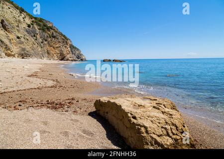 Plage paradisiaque dans le parc naturel d'Arrabida à Sesimbra, Portugal Banque D'Images