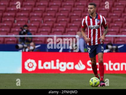 Mario Hermoso (Atletico de Madrid) En action pendant le match de la Liga rond 36 entre Atletico Madrid et CA Osasuna au stade Wanda Metropolitano.les stades sportifs autour de l'Espagne restent soumis à des restrictions strictes en raison de la pandémie de coronavirus, car les lois de distanciation sociale du gouvernement interdisent aux fans à l'intérieur des lieux entraînant des jeux derrière des portes fermées. Note finale; Atletico Madrid 2:1 CA Osasuna. (Photo de Manu Reino / SOPA Images / Sipa USA) Banque D'Images