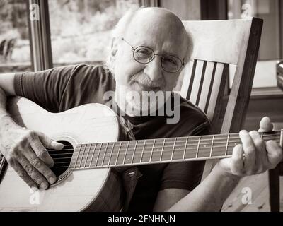 Chanteur de Peter Yarrow du groupe folklorique des années 1960, Peter Paul et Mary. Banque D'Images