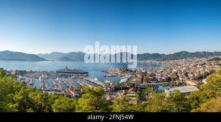 Paysage urbain de la station balnéaire de Marmaris dans la province de Mugla, Turquie. Banque D'Images