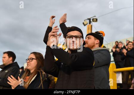 Castleford, Royaume-Uni. 17 mai 2021. Les fans de Castleford accueillent leur équipe sur le terrain à Castleford, au Royaume-Uni, le 5/17/2021. (Photo de Richard long/News Images/Sipa USA) crédit: SIPA USA/Alay Live News Banque D'Images