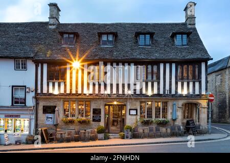 Historique Burford House Inn (17°C), le long de High Street, Burford, Oxfordshire, Angleterre, Royaume-Uni Banque D'Images