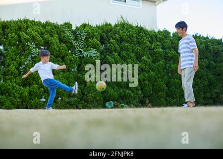 Famille japonaise à la maison Banque D'Images