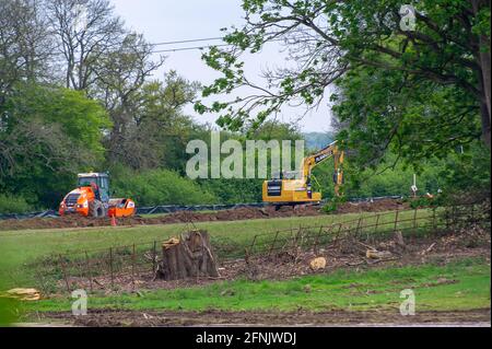 Great Missenden, Buckinghamshire, Royaume-Uni. 14 mai 2021. HS2 construisent une autre route de transport à Great Missenden. HS2 ont détruit un certain nombre de chênes matures ainsi que des haies. La très controversée liaison ferroviaire High Speed 2 de Londres à Birmingham est déjà largement hors de budget et sculpte une vile cicatrice à travers les Chilterns qui est un AONB. Crédit : Maureen McLean/Alay Banque D'Images