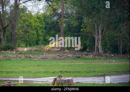 Great Missenden, Buckinghamshire, Royaume-Uni. 14 mai 2021. HS2 construisent une autre route de transport à Great Missenden. HS2 ont détruit un certain nombre de chênes matures ainsi que des haies. La très controversée liaison ferroviaire High Speed 2 de Londres à Birmingham est déjà largement hors de budget et sculpte une vile cicatrice à travers les Chilterns qui est un AONB. Crédit : Maureen McLean/Alay Banque D'Images