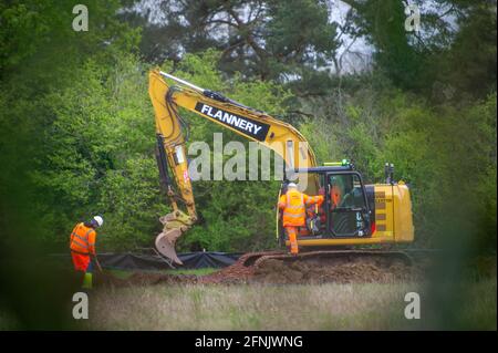 Great Missenden, Buckinghamshire, Royaume-Uni. 14 mai 2021. HS2 construisent une autre route de transport à Great Missenden. HS2 ont détruit un certain nombre de chênes matures ainsi que des haies. La très controversée liaison ferroviaire High Speed 2 de Londres à Birmingham est déjà largement hors de budget et sculpte une vile cicatrice à travers les Chilterns qui est un AONB. Crédit : Maureen McLean/Alay Banque D'Images