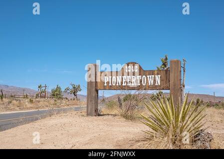 Panneau Pioneer Town. Joshua Tree, Californie, États-Unis. Banque D'Images