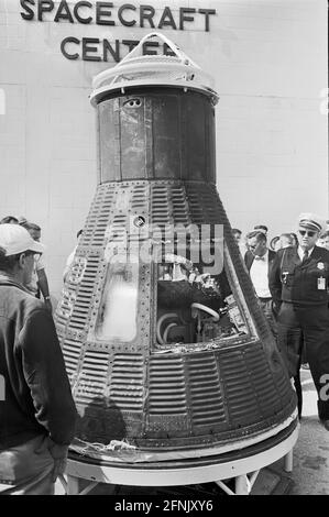 Retour de la capsule Mercury Friendship & Space de la NASA après le succès de l'orbite de la Terre de John Glenn, Cape Canaveral, Floride, États-Unis, Thomas J. O'Halloran, 21 février 1962 Banque D'Images