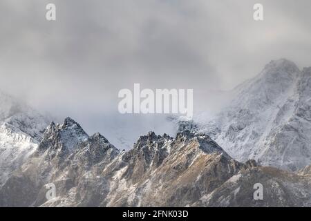 Mont Juda vu de Glenorchy dans une tempête de neige, Nouvelle-Zélande Banque D'Images