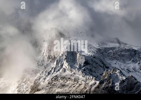 Mont Juda vu de Glenorchy dans une tempête de neige, Nouvelle-Zélande Banque D'Images