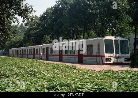 Langfang, Chine - juin 2013 : les anciens véhicules ferroviaires du métro de Beijing sont utilisés pour la formation au Collège de la ville de Beijing. Banque D'Images