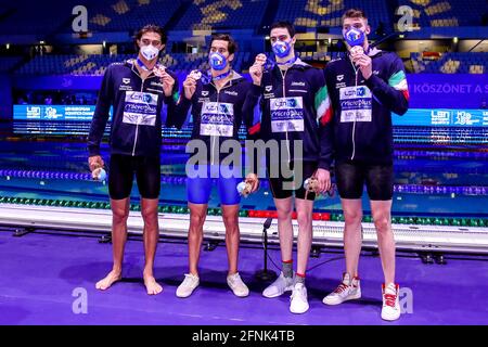 BUDAPEST, HONGRIE - 17 MAI : Alessandro Miressi, Lorenzo Zazzeri, Thomas Ceccon, Manuel Frigo tous d'Italie vainqueur de la médaille de bronze, troisième place de la finale Freestyle Men 4 x 100m lors des championnats européens LEN de natation aquatique à Duna Arena le 17 mai 2021 à Budapest, Hongrie (photo de Marcel ter Bals/Orange Pictures) Credit: Orange pics BV/Alay Live News Banque D'Images