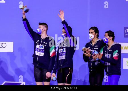 BUDAPEST, HONGRIE - 17 MAI : Alessandro Miressi, Lorenzo Zazzeri, Thomas Ceccon, Manuel Frigo tous d'Italie vainqueur de la médaille de bronze, troisième place de la finale Freestyle Men 4 x 100m lors des championnats européens LEN de natation aquatique à Duna Arena le 17 mai 2021 à Budapest, Hongrie (photo de Marcel ter Bals/Orange Pictures) Credit: Orange pics BV/Alay Live News Banque D'Images