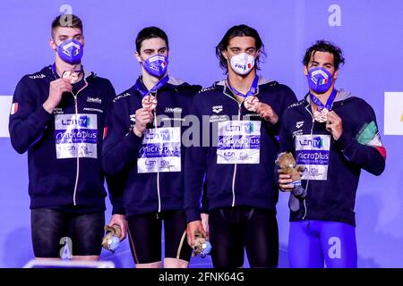 BUDAPEST, HONGRIE - 17 MAI : Alessandro Miressi, Lorenzo Zazzeri, Thomas Ceccon, Manuel Frigo tous d'Italie vainqueur de la médaille de bronze, troisième place de la finale Freestyle Men 4 x 100m lors des championnats européens LEN de natation aquatique à Duna Arena le 17 mai 2021 à Budapest, Hongrie (photo de Marcel ter Bals/Orange Pictures) Credit: Orange pics BV/Alay Live News Banque D'Images